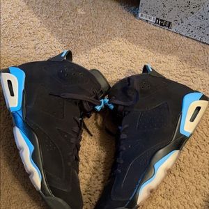 Air Jordan 6 University Blue
